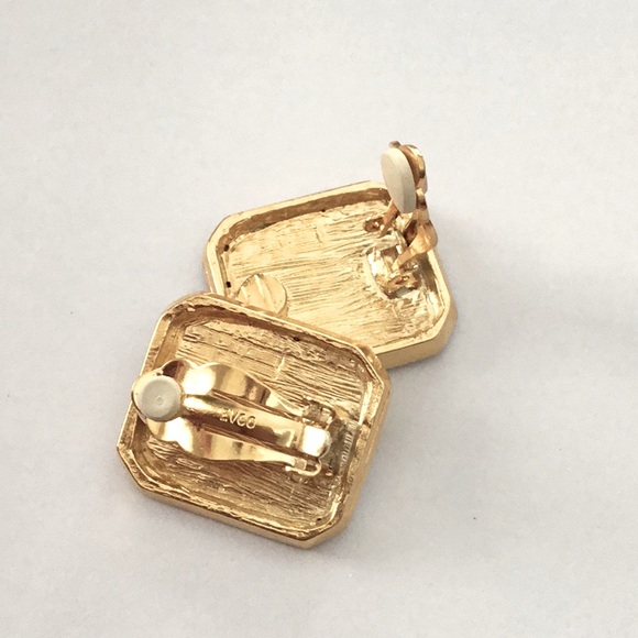 EVCO Clip on Earrings Gold tone and Black - Picture 2 of 5